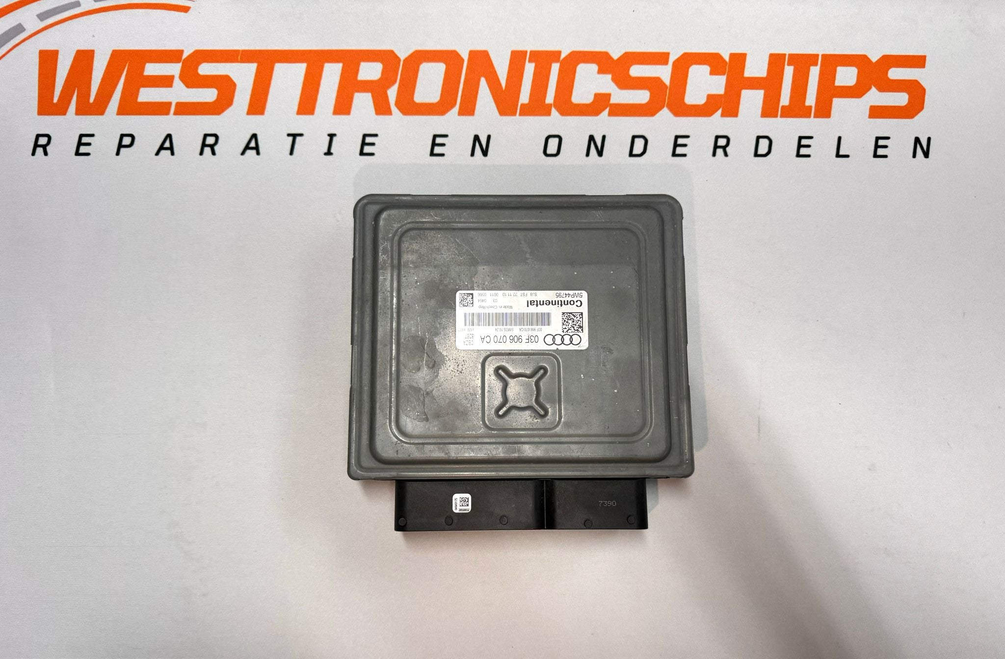 ECU 03F906070CA - 5WP44795